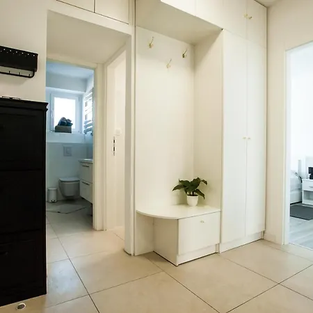 Little Violet - Balcony & Free Parking Apartment