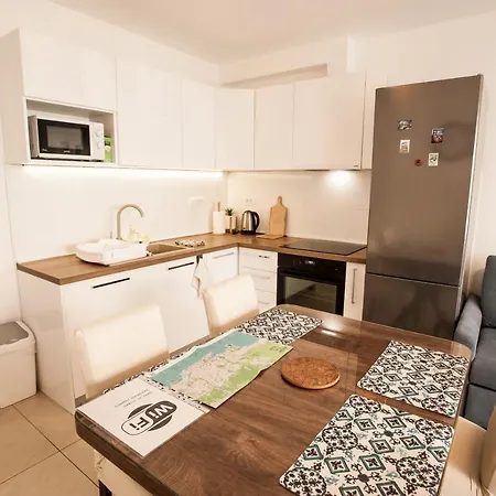 Little Violet - Balcony & Free Parking *