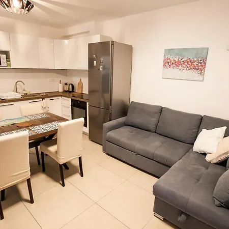 Little Violet - Balcony & Free Parking *