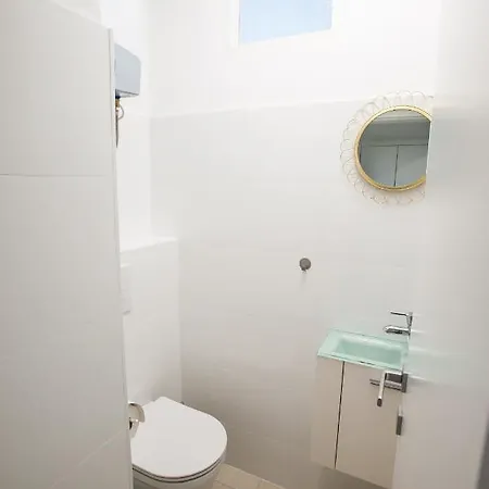 Little Violet - Balcony & Free Parking *