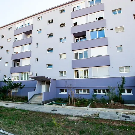 Apartment Little Violet - Balcony & Free Parking
