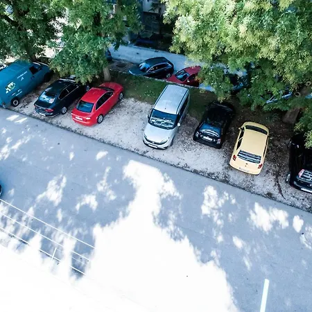 Apartment Little Violet - Balcony & Free Parking *