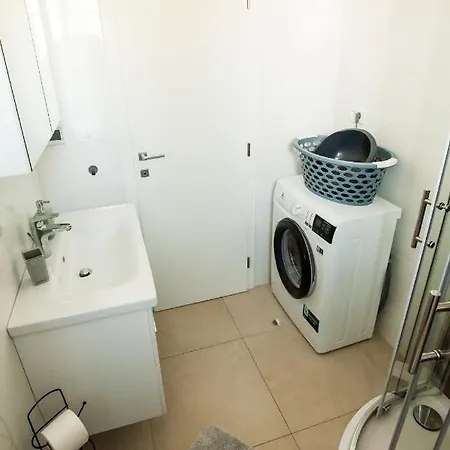 Little Violet - Balcony & Free Parking Διαμέρισμα