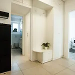 Little Violet - Balcony & Free Parking Apartmán