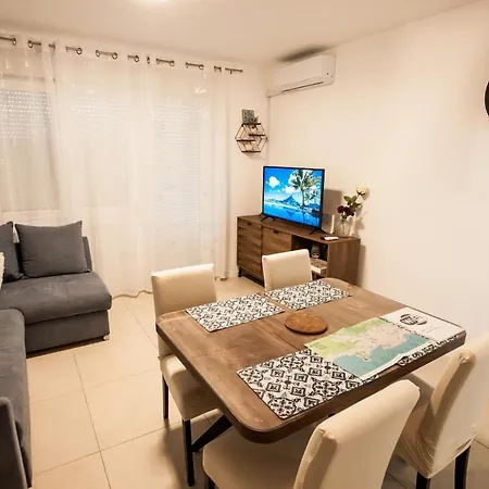 Apartmán Little Violet - Balcony & Free Parking