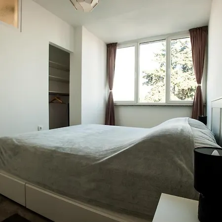 Apartmán Little Violet - Balcony & Free Parking *