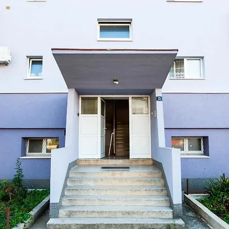 Little Violet - Balcony & Free Parking